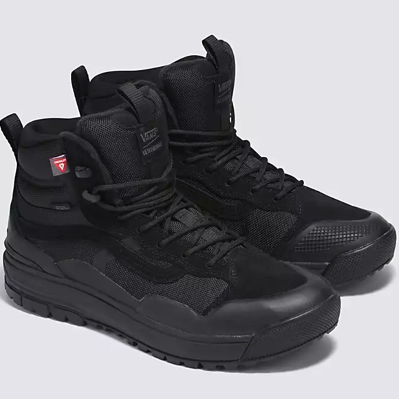 Vans Men’s Ultrarange Exo
Black/Black
VN0A4BVSBKA
Boots Sneakers - Picture 13 of 16